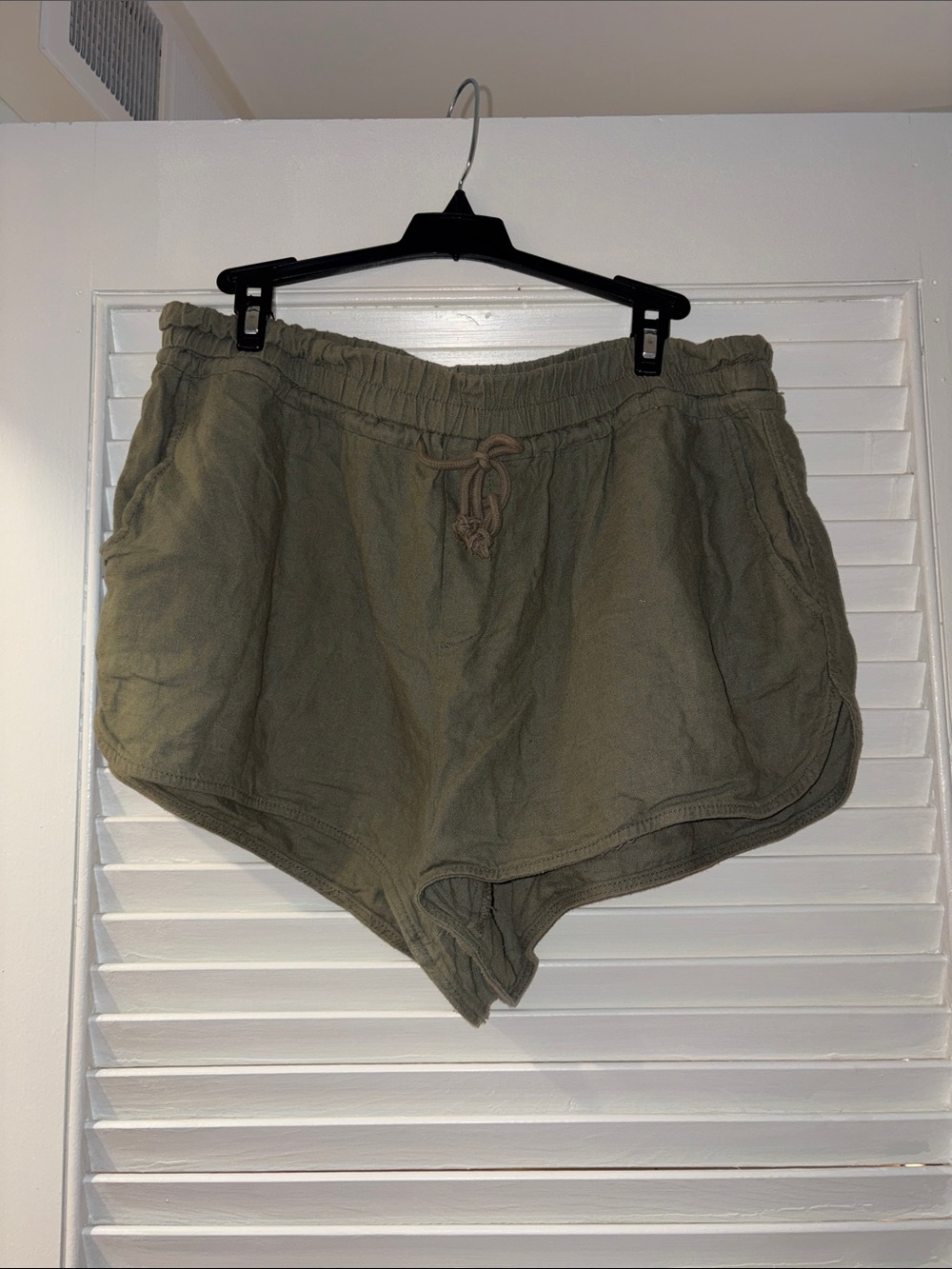Trendy Olive Green Drawstring Athletic Shorts🔥